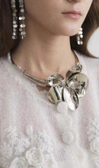 Three-DIMENSIONAL ORCHID Choker