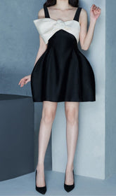 Bow Strappy Midi Dress In Black