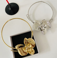 Three-DIMENSIONAL ORCHID Choker