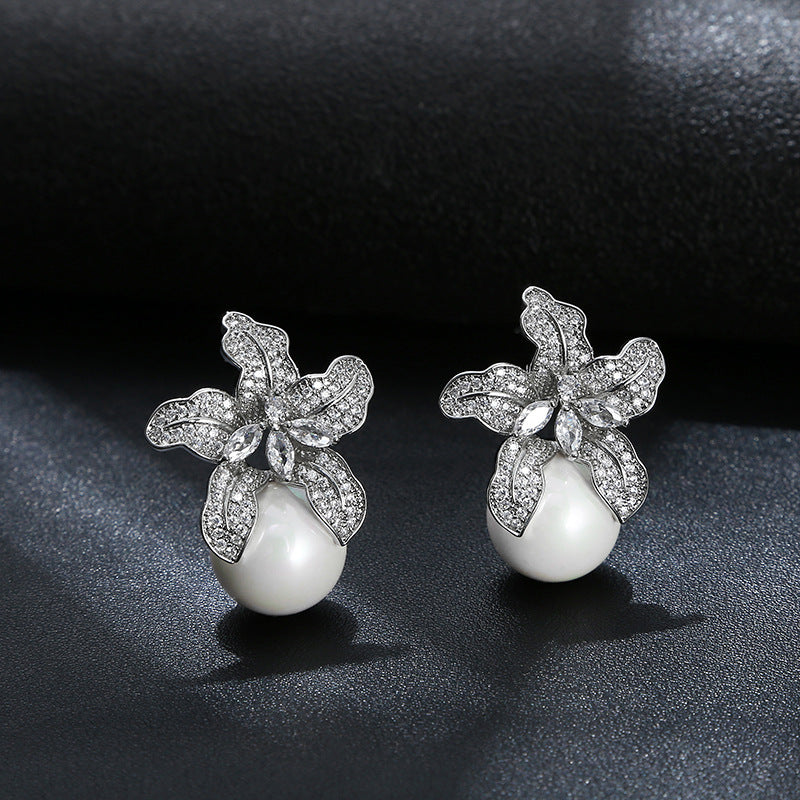 LILY Silver Pearl Earrings