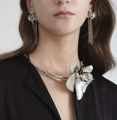 Three-DIMENSIONAL ORCHID Choker