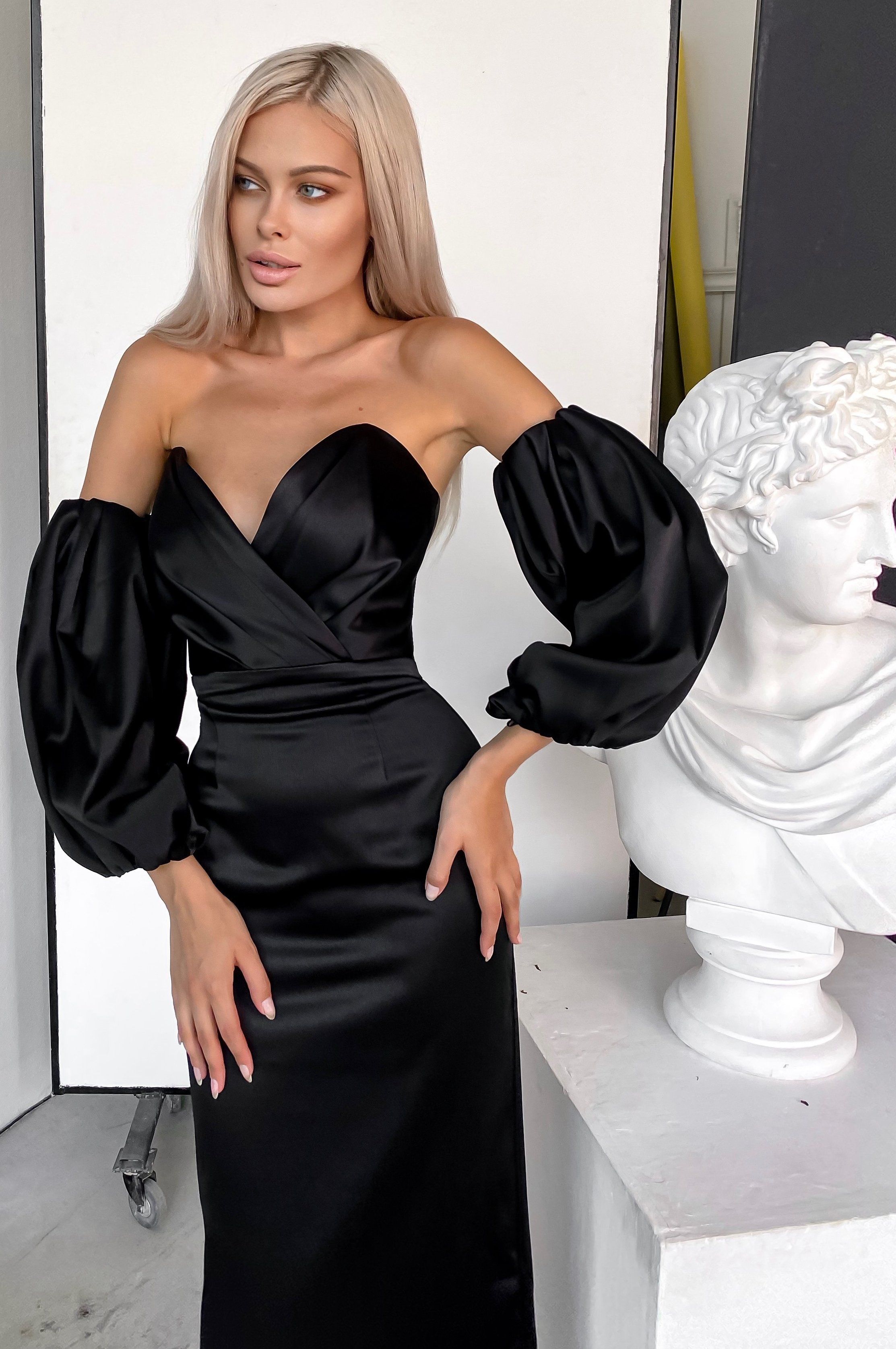 Strapless Puff Sleeves Midi Dress In Black