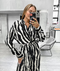 V-Neck Zebra Printed Pants Set