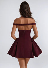 Schulterfreies Minikleid